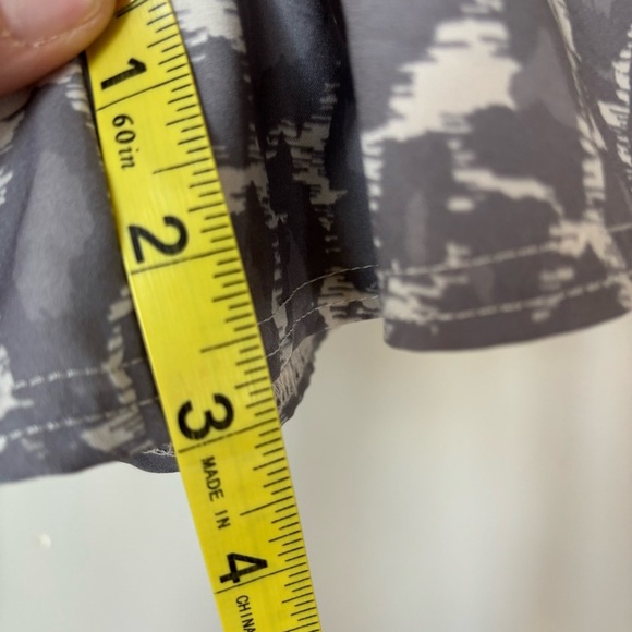 Vuori Light Gray Dash Short Size S - Picture 3 of 10